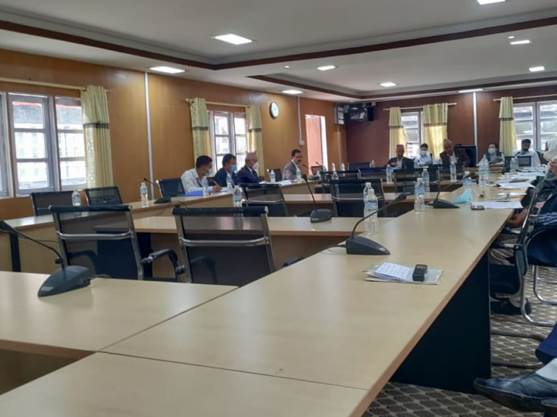 धितोपत्र बोर्डका अध्यक्षले गरेको कारोबारमा संस्थालाई स्पष्टीकरण सोधिएकामा संसदीय समितिमा प्रश्न